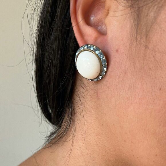 vtg 60s Rhinestone Earrings Faux Pearl Clip On ornate blue white glam studs 1" - Picture 3 of 7